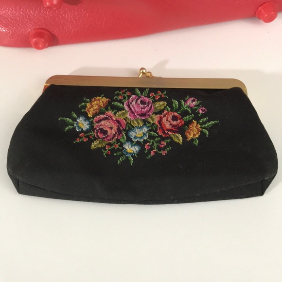 Vintage Handbags - Darling vintage embroidered black clutch